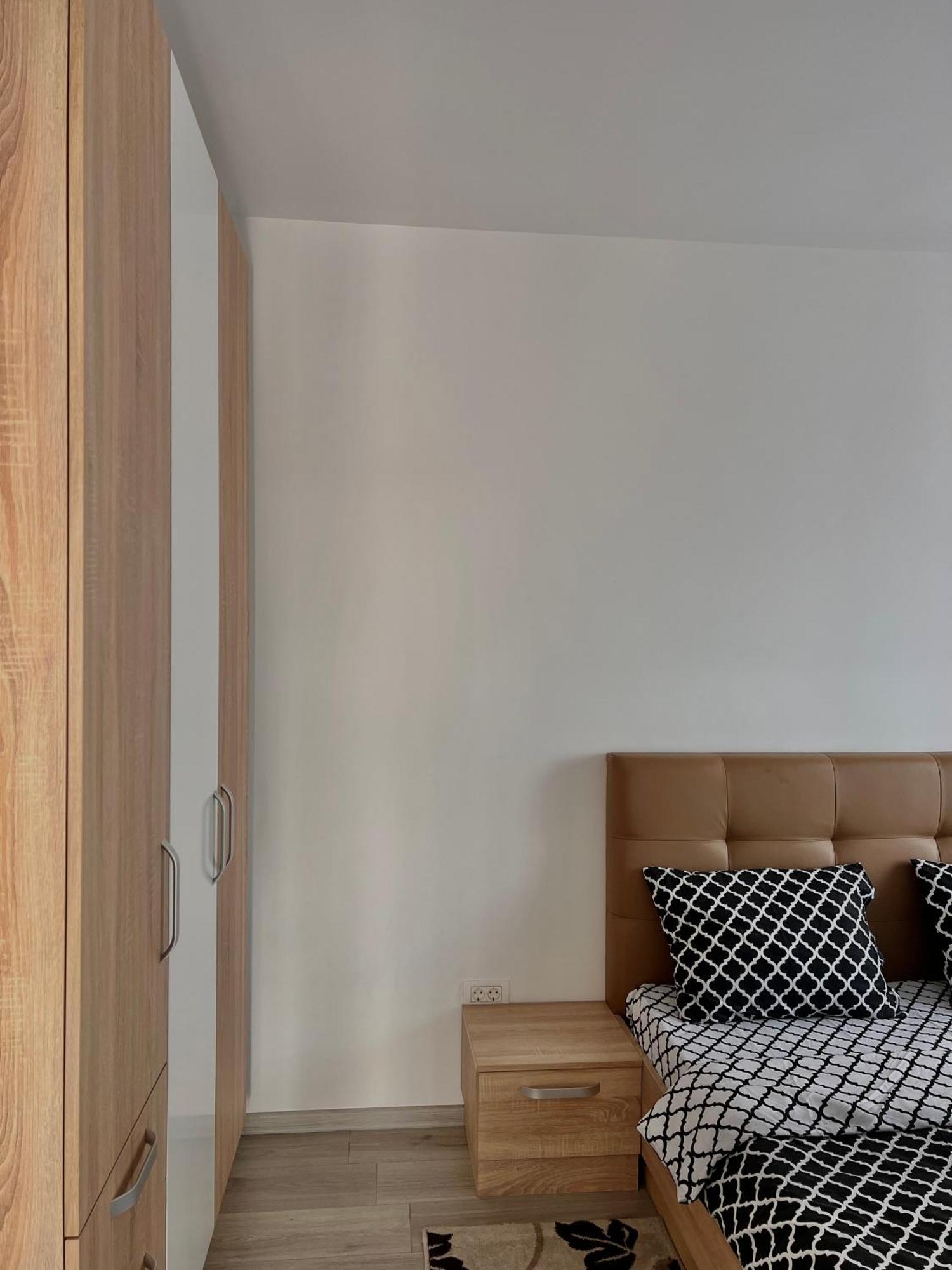 Apartamento Apartament Madeira Oradea Exterior foto